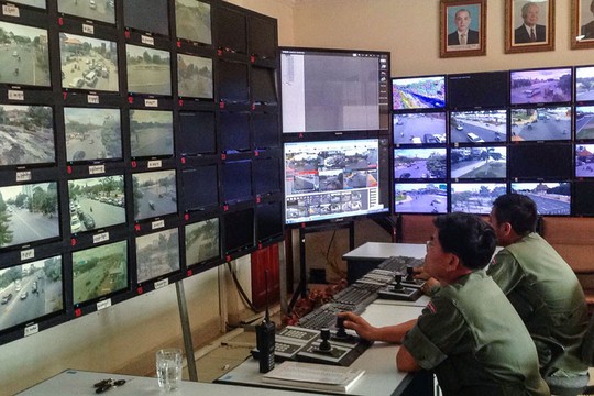 Màn hình theo dõi các hình ảnh ghi được từ hệ thống camera. Ảnh: Cambodia Daily