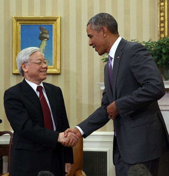  Tổng bí thư Nguyễn Phú Trọng bắt tay Tổng thống Mỹ Obama - Ảnh: Zimbio