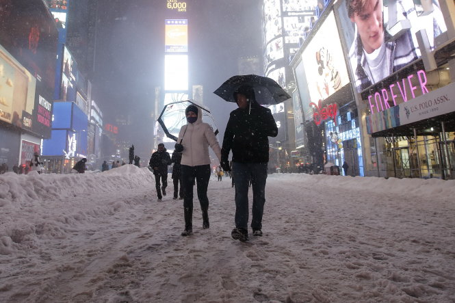 Tuyết phủ kín thành phố New York - Ảnh: Reuters
