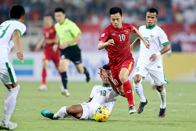 Lối chơi tấn công của đội tuyển Việt Nam chưa đa dạng... (ảnh: Gia Hưng)