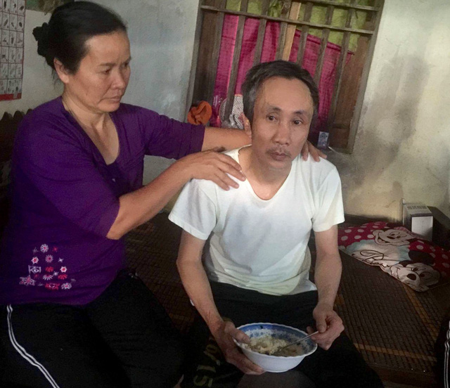 Ing Hàn Đức Long và người vợ tần tảo, kiên trì kêu oan cho mình suốt hơn 10 năm qua - bà Nguyễn Thị Mai (Ảnh: Bá Đoàn)
