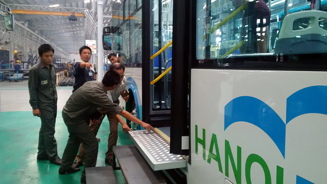   Đến thời điểm này, hàng chục chiếc xe buýt đặc biệt này đã về đến bến xe Yên Nghĩa để hoàn thiện những hạng mục nốt nội thất cuối cùng.  