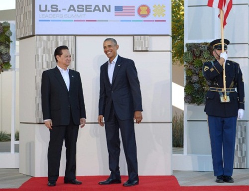 Tổng thống Mỹ Barack Obama đón tiếp Thủ tướng Nguyễn Tấn Dũng tại Sunnylands. Ảnh: AFP