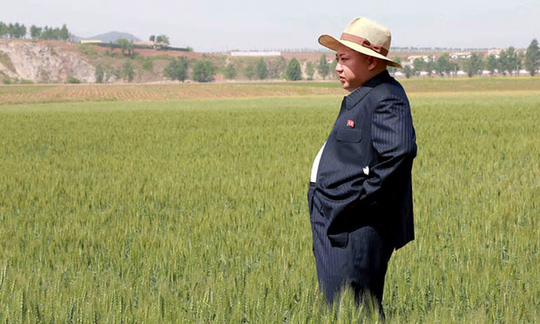   Lãnh đạo Kim Jong-un viếng thăm một nông trại. Ảnh: Reuters  