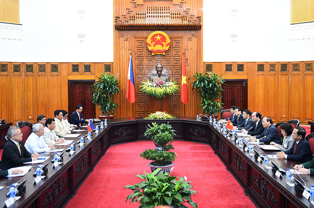   Cuộc hội kiến giữa Thủ tướng Việt Nam với Tổng thống Philippines đề cập nhiều nội dung, trong đó có vấn đề Biển Đông.  