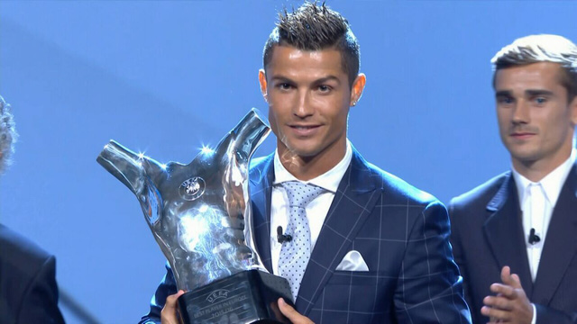 C.Ronaldo giành giải cầu thủ xuất sắc nhất UEFA năm 2016