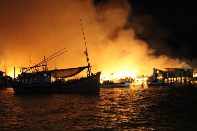   Khu vực cháy là đoạn cồn ở giữa sông Cái, đoạn đổ ra Vịnh Nha Trang. Hiện có hơn 1000 hộ dân, với hàng ngàn người sinh sống ở khu vực này  