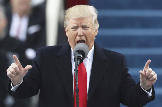 Tỷ phú Donald Trump phát biểu nhậm chức sau khi thực hiện xong nghi lễ tuyên thệ.