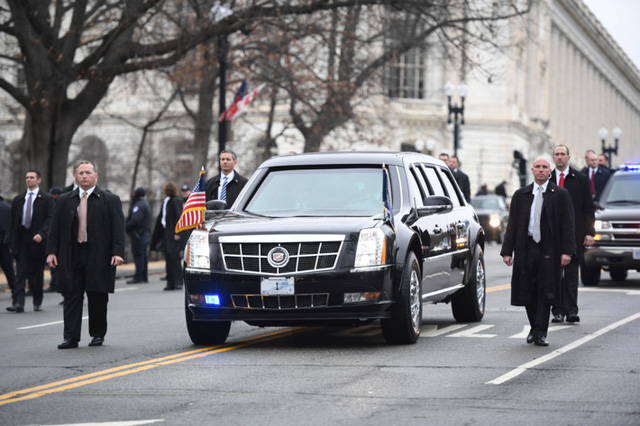   Chiếc Cadillac One phục vụ tân Tổng thống Donald Trump trong lễ nhậm chức hôm 20/1 vừa qua. (Ảnh: AFP/Getty Images)  