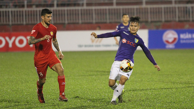 Quang Hải (phải) đang chơi tốt ở V-League được kỳ vọng sẽ làm được điều tương tự ở đội tuyển U22 Việt Nam (ảnh: Trọng Vũ)