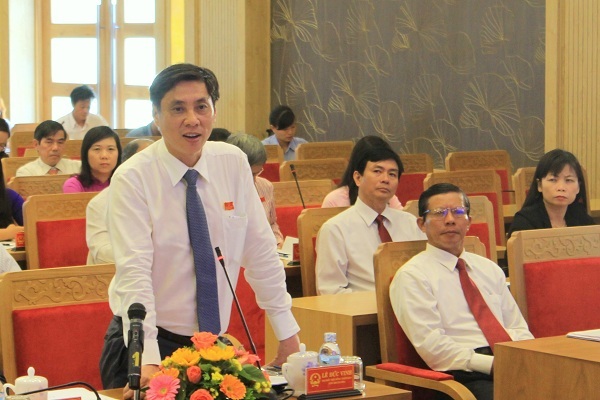   Chủ tịch tỉnh Khánh Hòa - ông Lê Đức Vinh đã phê bình một số địa phương “chưa làm tròn trách nhiệm” trong việc hỗ trợ người dân ở KTĐC  