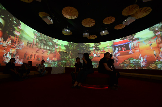 Trong gian phòng này, những loại hình nghệ thuật của Thái Lan sẽ được tái hiện với màn hình 360 độ.