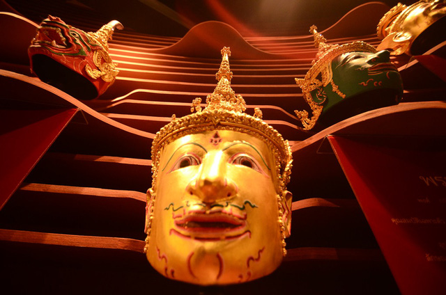 Những chiếc mặt nạ đạo cụ trong nghệ thuật múa Khon.