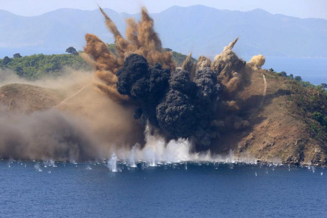 Các máy bay chiến đấu của Triều Tiên đã diễn tập thả bom vào mục tiêu trong cuộc tập trận pháo binh hôm 25/4.