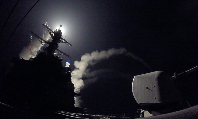   Mỹ phóng tên lửa từ Địa Trung Hải vào căn cứ tại Syria (Ảnh: AP)  