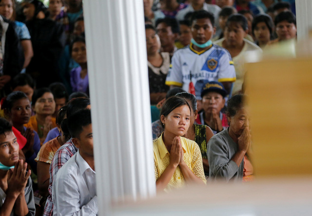 Cô Aye Aye cho biết 5 người trong gia đình cô đã thiệt mạng trong vụ rơi máy bay tại Myanmar. “Tôi không thể ngủ được khi tôi nghe tin tức về họ. Tôi không biết nói gì vào lúc này. Chúng tôi quá đau buồn”, cô Aye nói.