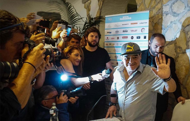 Maradona bị tố quấy rối tình dục nữ phóng viên Nga