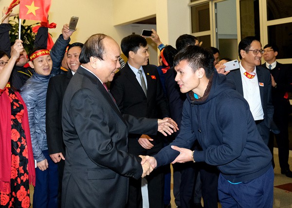   Thủ tướng biểu dương thành tích của cầu thủ Nguyễn Quang Hải  