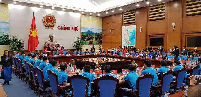   Quang cảnh cuộc gặp gỡ của Thủ tướng với tuyển thủ U23 tại phòng họp Chính phủ  