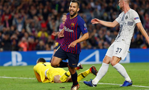 Alba ghi bàn thắng quan trọng cho Barca.