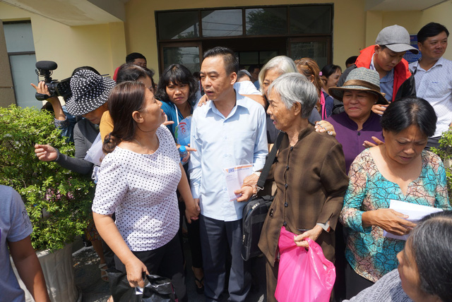 Trưởng Ban tiếp dân Trung ương Nguyễn Hồng Điệp chia sẻ cùng người dân sau buổi đối thoại