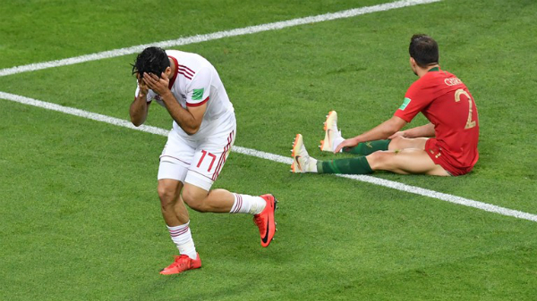 Mehdi Taremi suýt tiễn Bồ Đào Nha về nước nếu không dứt điểm trúng cạnh lưới. Ảnh: FIFA.