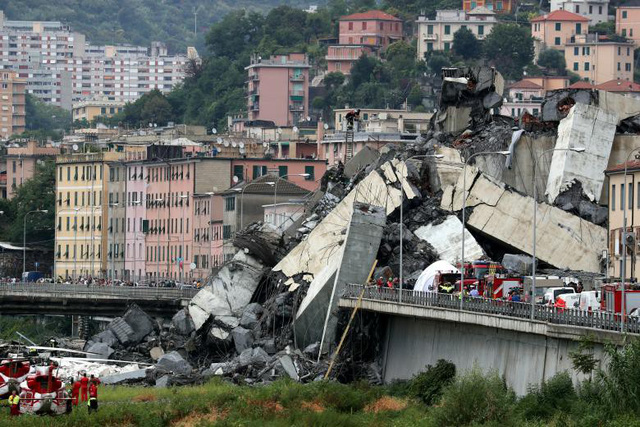 Báo La Repubblica cũng xác nhận số người thiệt mạng trong vụ sập cầu ở Italy là 35, bao gồm một trẻ em. (Ảnh: Reuters)