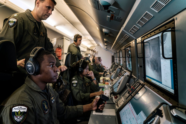 Camera từ máy bay trinh sát Mỹ đã phát hiện các hoạt động quân sự hóa trái phép của Trung Quốc trên Biển Đông (Ảnh: New York Times)