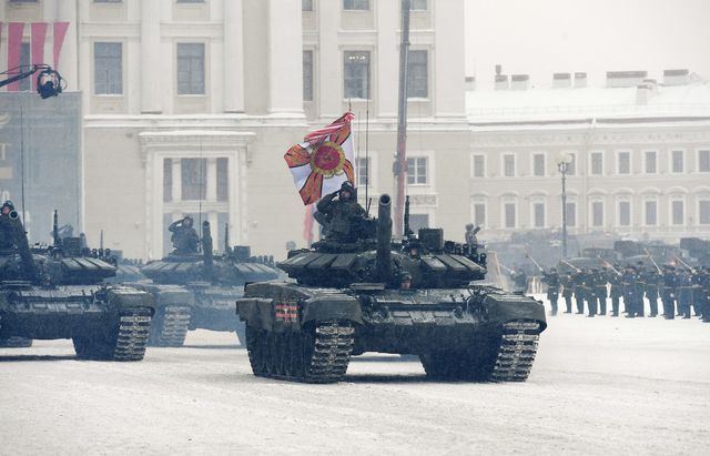 Xe tăng Nga diễu binh rầm rộ kỷ niệm 75 năm chiến thắng Leningrad - 13