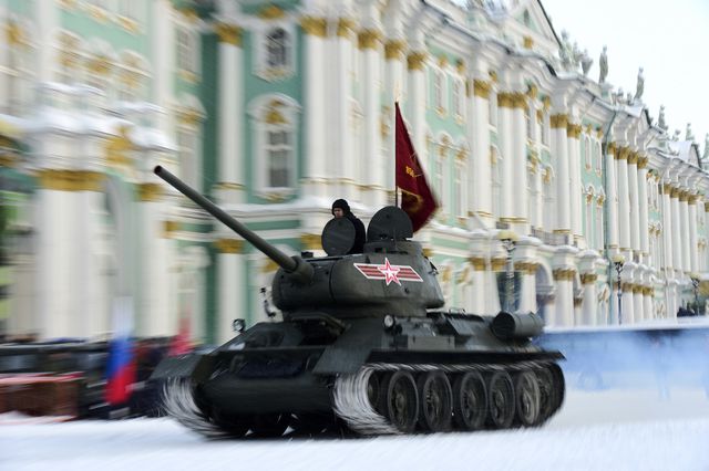 Xe tăng Nga diễu binh rầm rộ kỷ niệm 75 năm chiến thắng Leningrad - 14