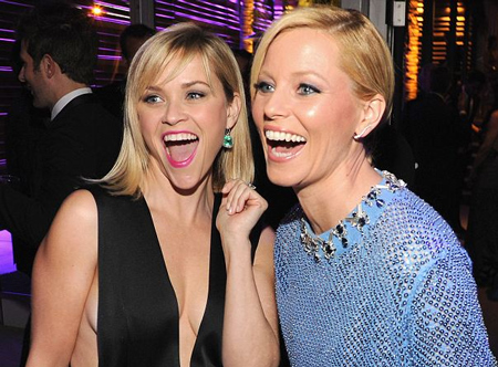 Reese Witherspoon cười vang cùng người đồng nghiệp - Elizabeth Banks