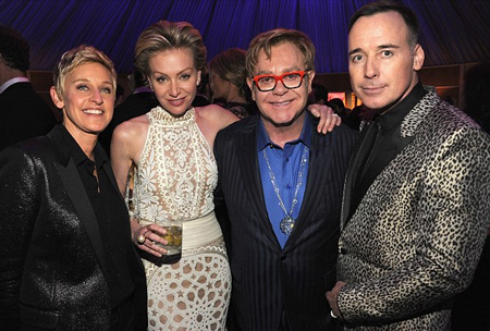 Vợ chồng Elton John và vợ chồng MC của lễ trao giải Oscar năm nay - Ellen Degeneres
