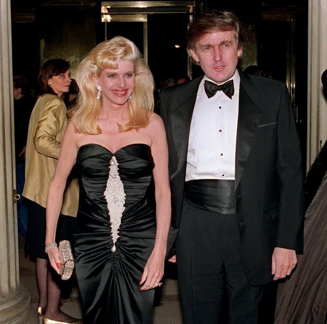   Ivana Trump, vợ đầu của ông Trump, từng làm việc cho tổ chức Trump sau khi họ kết hôn. Nhận xét về chồng cũ, bà nói: “Ông ấy yêu phụ nữ, nhưng không phải là người ủng hộ các bình quyền của phụ nữ”. (Ảnh: AFP)  