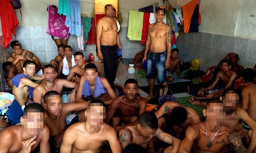 Các tù nhân bên trong một trại giam ở Brazil. Ảnh: Independent.