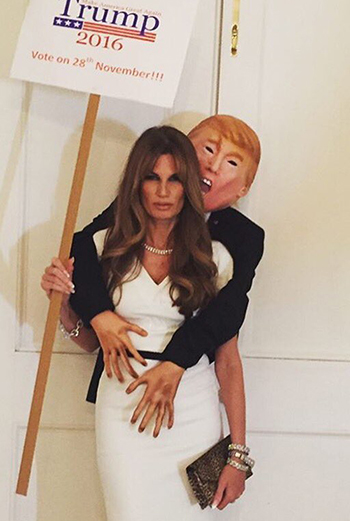 Jemima Khan cõng hình nộm ông Trump trên lưng và dường như ăn mặc giống bà Melania Trump tại tiệc Halloween của UNICEF ở London. Ảnh: Instagram