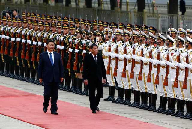 Chủ tịch Tập Cận Bình đón tiếp trọng thể Tổng thống Rodrigo Duterte tại Bắc Kinh, Trung Quốc hôm 20/10 (Ảnh: Reuters)