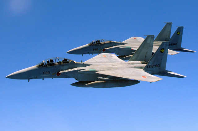 Hai máy bay F-15 của Lực lượng Phòng vệ Không quân Nhật Bản (Ảnh: USNI)