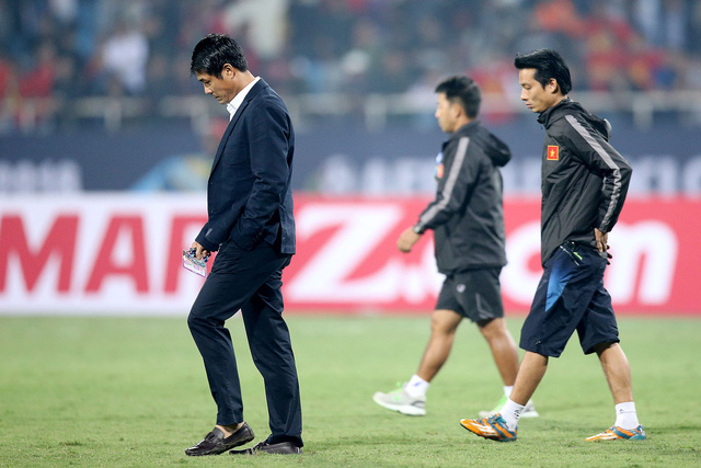 HLV Hữu Thắng chịu nhiều sức ép sau thất bại ở AFF Cup 2016