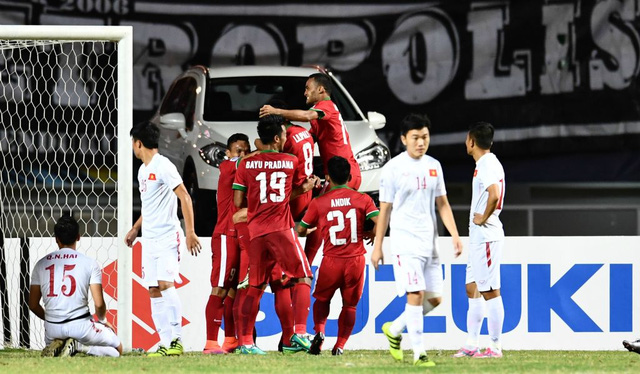 Đội tuyển Việt Nam bị Indonesia chọc thủng lưới từ những tình huống cố định