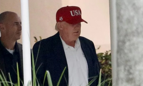 Tổng thống đắc cử của Mỹ từng được nhìn thấy đội chiếc mũ này trong dịp nghỉ lễ Tạ ơn cuối tháng trước.