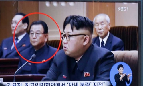 Truyền hình Hàn Quốc đưa tin về việc Triều Tiên xử tử phó thủ tướng Kim Yong-jin. Ảnh: AP.