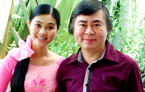 Nghệ sĩ Thanh Tòng (phải)