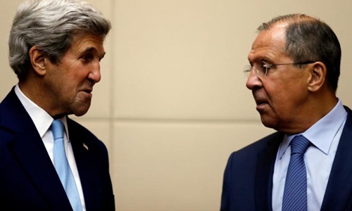 Ngoại trưởng Mỹ John Kerry (trái) và người đồng cấp Nga Sergei Lavrov. Ảnh: Reuters.