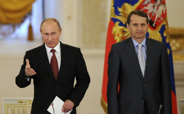 Tổng thống Nga Vladimir Putin và ông Sergei Naryshkin (phải). Ảnh: AFP