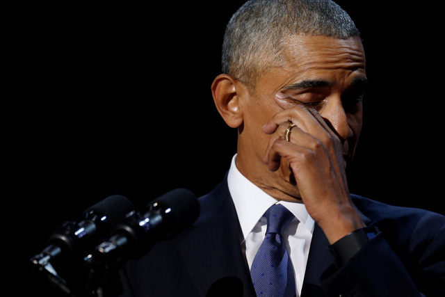 Ông Obama xúc động trong bài phát biểu (Ảnh: Reuters)