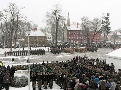 Quang cảnh lễ chào đón chính thức binh sĩ Mỹ đến Ba Lan
