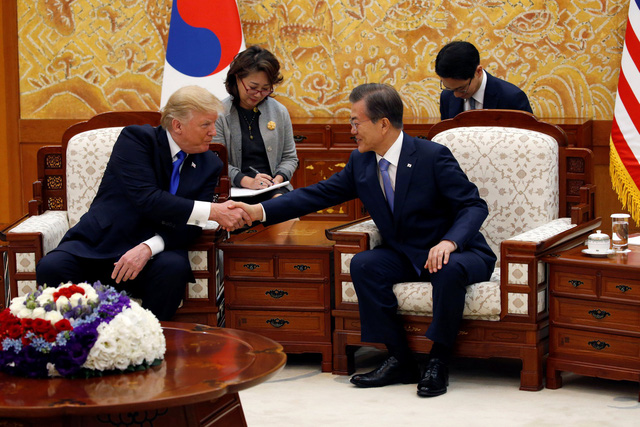 Tổng thống Trump dành lời khen cho Tổng thống Moon, đồng thời hoan nghênh nhà lãnh đạo Hàn Quốc vì “sự hợp tác đáng kể” giữa hai quốc gia. Trước đó, hai nhà lãnh đạo từng có một số bất đồng trong việc giải quyết vấn đề Triều Tiên, cũng như về thỏa thuận thương mại giữa Mỹ và Hàn Quốc.