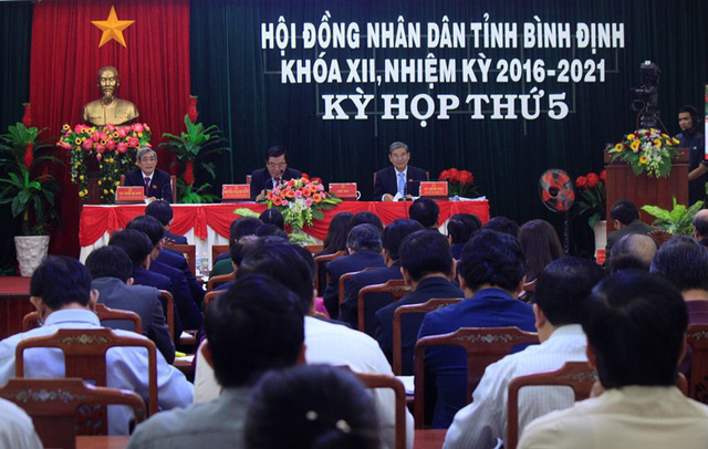   Kỳ họp thứ 5 HĐND tỉnh Bình Định nóng lên nhiều vấn đề trong đó có vấn đề hư hỏng trên tuyến QL1A qua tỉnh này.  