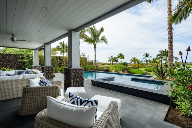 Các căn nhà được thiết kế bể bơi riêng với nội thất hiện đại, trẻ trung, nhưng vẫn mang đậm phong cách vùng biển nhiệt đới Hawaii.