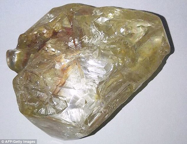 Viên kim cương 706 carat tại Sierra Leone (Ảnh: AFP)